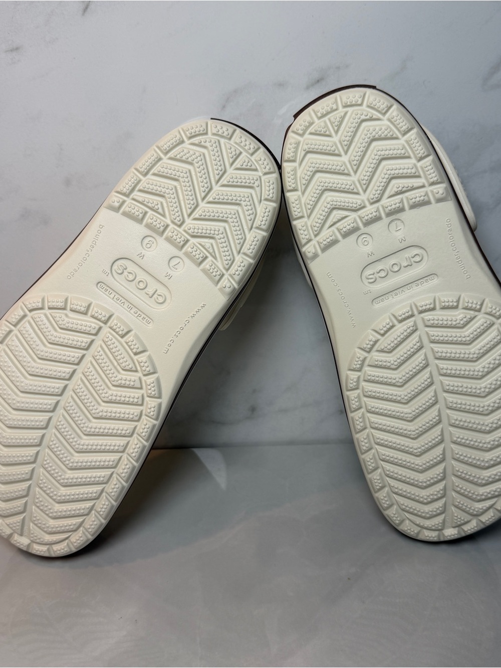 NWT- Crocs “ Crocband gum clog Men’s 7 / Women’s 9.  Summit White - Picture 4 of 5